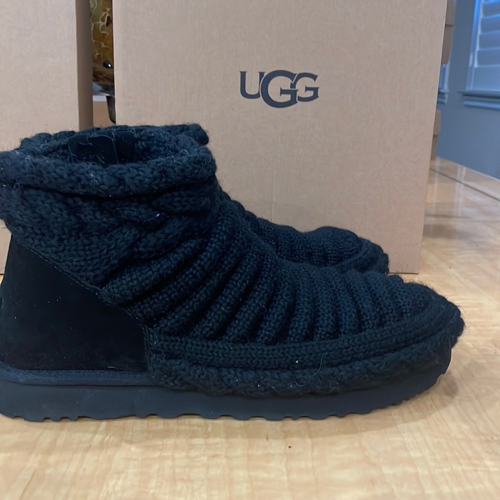 Ugg Women’s Classic Mini Chunky Knit Boot